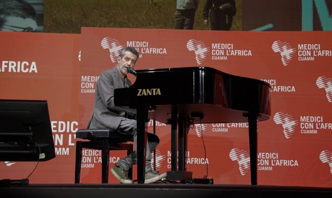 Daniele Silvestri: singer and songwriter