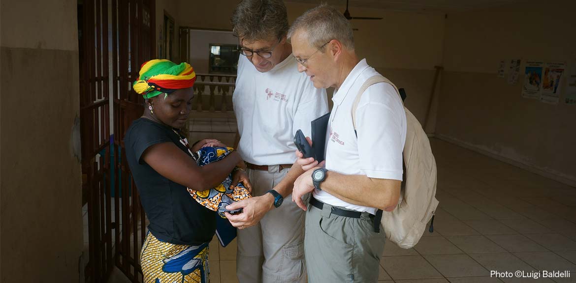 Dr. Paolo Setti Carraro e don Dante Carraro del Cuamm in Sierra Leone