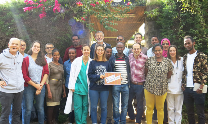 medici con l'africa cuam io nasco con te wolisso etiopia don dante carraro con lo staff dell'ospedale